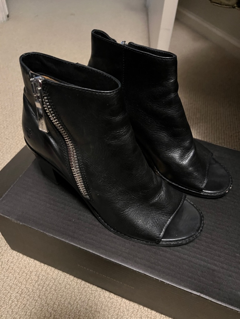 FRYE Brielle Zip Peep Bootie  black 9.5 M   $298